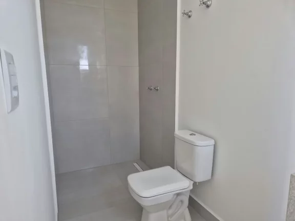 Imagem Casa à venda ou para alugar com 4 quartos, sendo 3 suítes, em Vila Petrópolis, Atibaia - SP