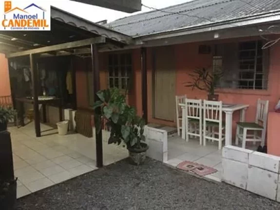 Imagem Casa de Alvenaria à venda em Joinville, bairro Vila Nova.