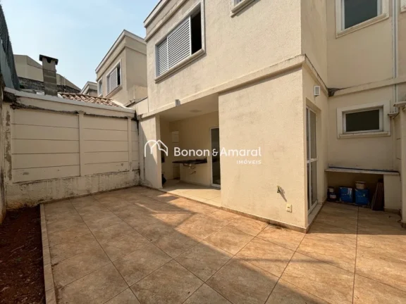 Imagem Esta encantadora casa em Valinhos conta com 3 dormitórios, sendo 1 suíte. No térreo, você encont...