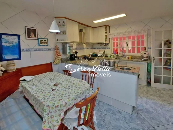 Imagem Casa com 4 dormitórios à venda, 250 m² por R$ 680.000,00 - Barra do Imbuí - Teresópolis/RJ