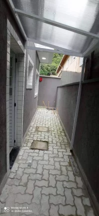 Imagem Casa sobreposta baixa NOVA a venda com 2 dormitórios, garagem, quintal.
