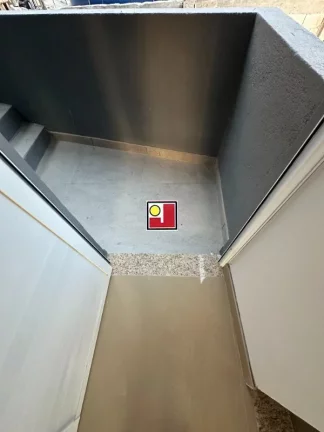 Imagem Alugo Loft e cobertura em Barra de Guaratiba, na rua da Praia. R$1700,00 loft e R$3000,00 cobertura. Atravessou a rua e está no mar. Nunca habitado.