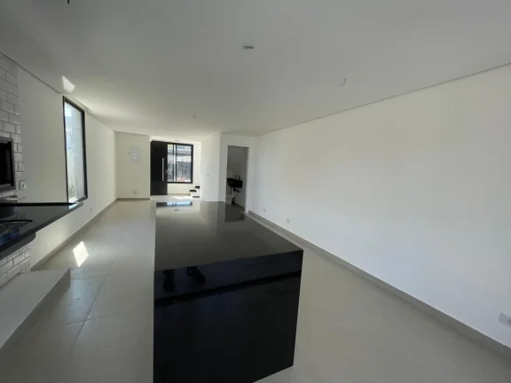 Imagem Casa com 3 Suítes e Piscina - Santana de Parnaíba/SP