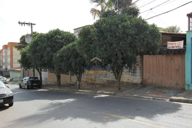 Imagem Casa no melhor ponto do Milionários.