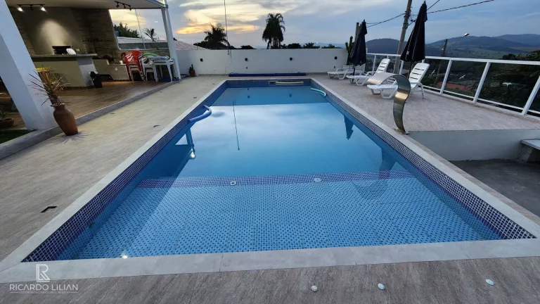 Imagem Casa de alto padrão com 4 suítes em conjunto residencial com controle de acesso