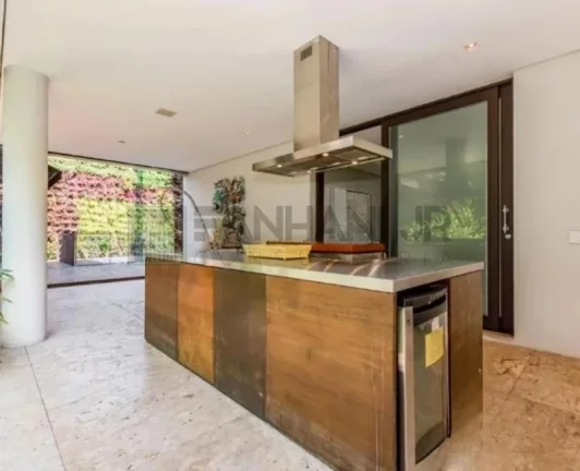 Imagem Casa deslumbrante à venda em São Paulo-SP, Jardim Europa: 4 quartos, 4 suítes, 5 salas, 6 banheiros, 6 vagas, 859m². Venha conferir!