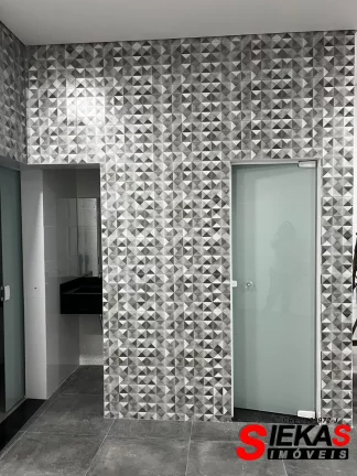 Imagem Salão Comercial de 296m² com 2 Banheiros na Penha de França, São Paulo-SP: Ideal para o seu Negócio!