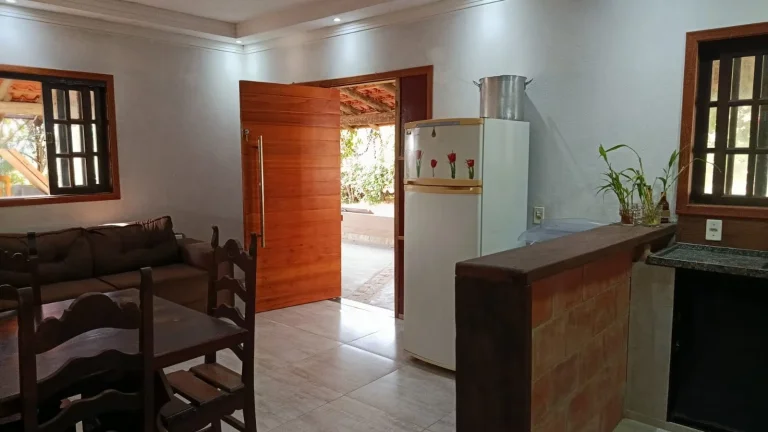 Imagem Chácara à venda em Araçoiaba da Serra-SP, Bairro Cercado, 2 quartos, 1 suíte, 1 sala, 2 banheiros, 6 vagas, 1.100m².