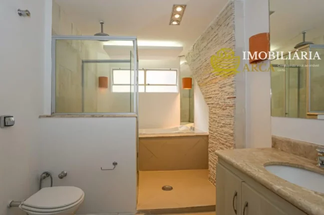 Imagem Apartamento à venda na Bela Vista, São Paulo-SP: 3 quartos, 1 suíte, 1 sala, 1 banheiro, 1 vaga de garagem, 240m² de área.
