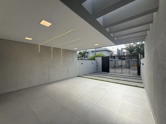 Imagem Casa à Venda, com 4 Vagas e Salão de Lazer