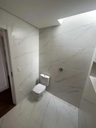 Imagem Sobrado com 3 suítes e 3 vagas e piscina privativa no bairro São Francisco de Assis, em Camboriú/SC