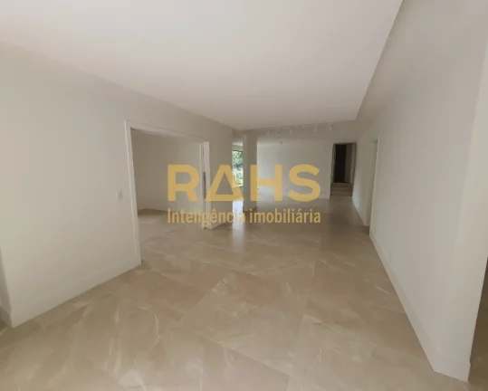 Imagem Imóvel espetacular em região estritamente residencial início do bairro América. Terreno de 2.150...