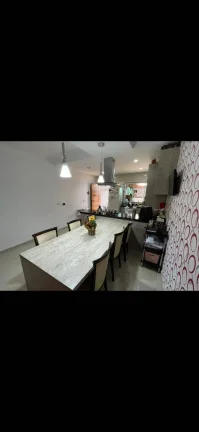 Imagem Sobrado com 250 m² 3 Dormitorios sendo 1 Suíte com sacada e 4 Vagas