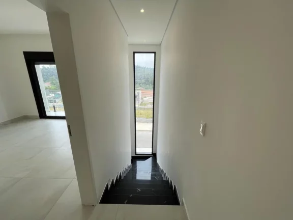 Foto do imóvel: Casa em Cajamar com 3 Suítes, 4 Vagas e Piscina