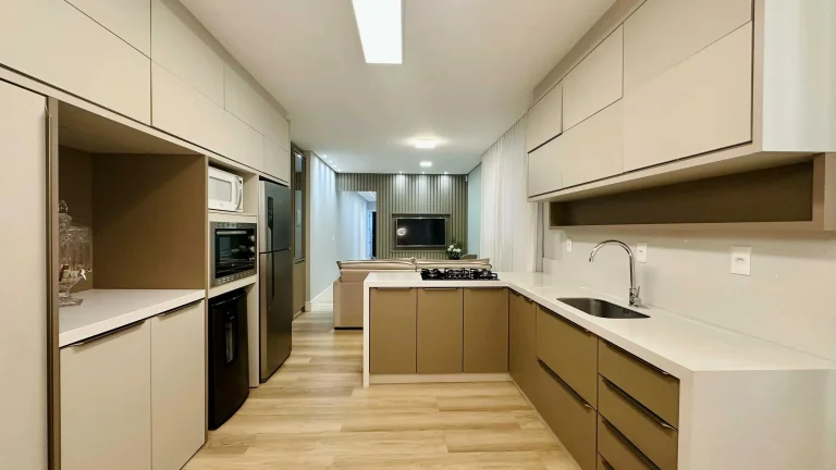 Imagem Apartamento com 2 dormitórios sendo 1 suíte e 1 vaga de garagem em Governador Celso Ramos/SC
