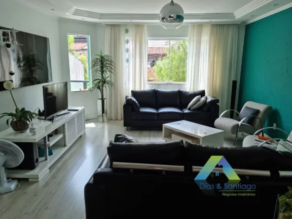 Imagem Sobrado com 3 Quartos e 3 banheiros à Venda, 250 m² por R$ 739.900