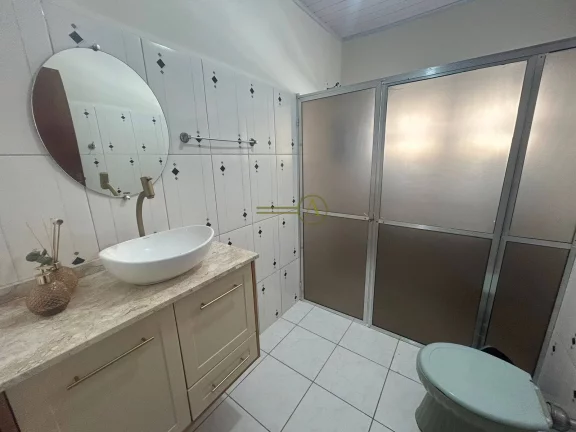 Imagem Casa à 200m do mar no centro de Peruíbe por apenas 500mil