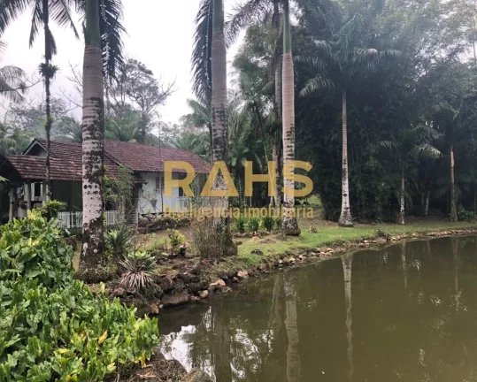 Imagem A liberdade de viver em um ambiente em meio a muita natureza. Excelente chácara, escriturada a vend...