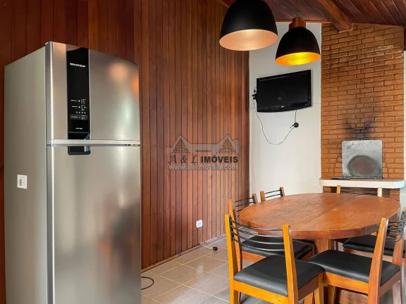 Imagem Casa à venda em Campos do Jordão - Com 97 m2, área gourmet e suíte