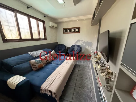 Imagem Sobrado com 3 dormitórios, piscina, 2 vagas de garagem no bairro do Embaré em Santos por R$ 1.270.000,00
