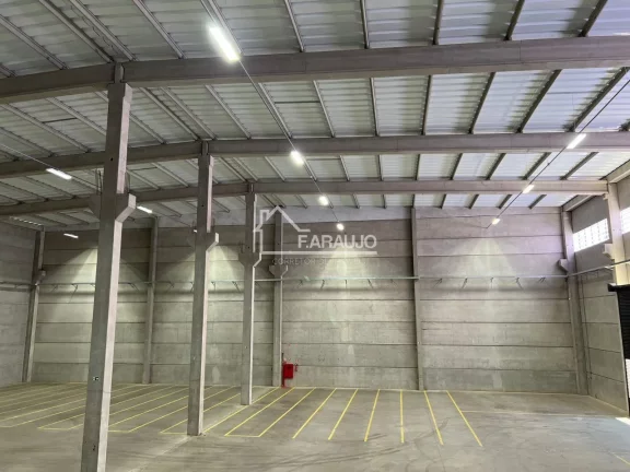 Imagem Galpão (Padrão TRIPLE A) para locação e área construida de 2.082m²; Piso Livre: 1.500m²; Administrativo: 318m².