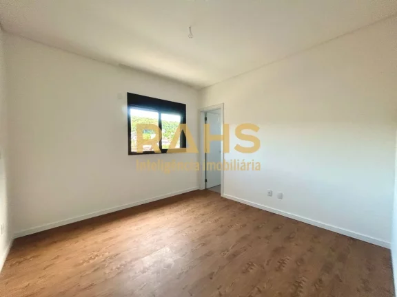 Imagem Ótimo sobrado geminado de ponta, novo, localizado no bairro Glória em Joinville, próximo a Confei...