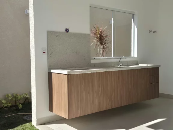 Imagem Casa à venda ou para alugar com 4 quartos, sendo 3 suítes, em Vila Petrópolis, Atibaia - SP