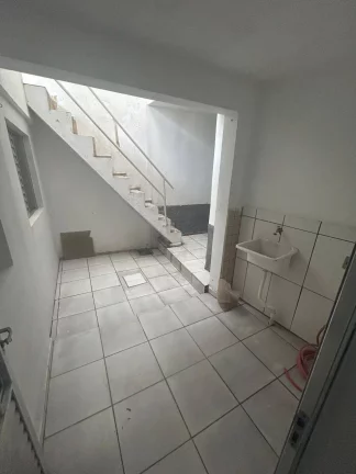 Imagem Casa Fundos Locação 2 Dormitórios com 1 Vaga de garagem - Jardim Ipanema