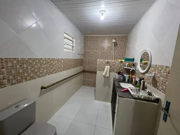 Imagem Casa em Rua Pública c/ Quintal Amplo | Confira Detalhes!
