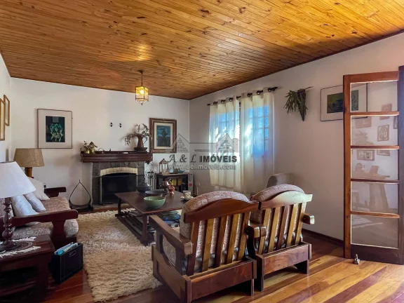 Imagem Apartamento 3 Dormitórios à Venda em Campos do Jordão | com Lareira