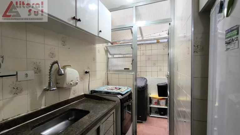 Imagem APARTAMENTO CANTO DO FORTE 01 DORMITÓRIO SALA COM 02 AMBIENTES BANHEIRO SOCIAL 01 VAGA DE GARAGEM 01 VAGA DE MOTO