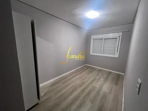 Imagem Casa de esquina, com dois dormitórios semi mobiliada