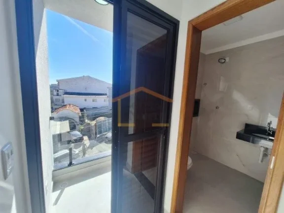 Imagem Sobrado 3 dormitórios, sendo 1 suíte, sala espaçosa, cozinha funcional, 2 lavabos, banheiro socia...