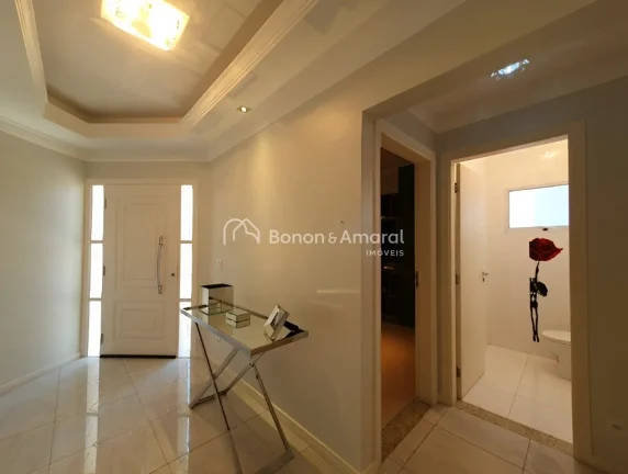 Imagem Em Valinhos, encontra-se esta encantadora casa em um condomínio tranquilo, cercada por área verde ...