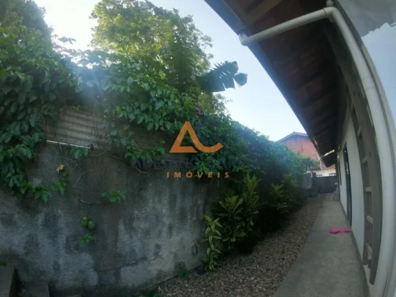 Imagem Adriano Carpes Imóveis vende - Casa com dois dormitórios, sendo uma suíte, com piscina no Bairro Nossa Senhora de Fatima em Penha -SC