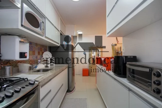 Imagem Apartamento com 78m² no Alto de Pinheiros, 2 quartos (1 suíte) e 2 vagas.