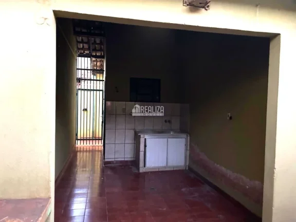 Imagem Vende-se casa com dois quartos no centro da cidade - Igarapava/SP