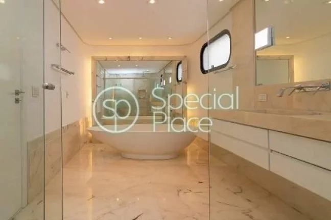 Imagem Lindo apartamento com 293m2 de área privativa, 4 dormitórios ( 2 suítes) e 3 vagas na garagem. Ap...