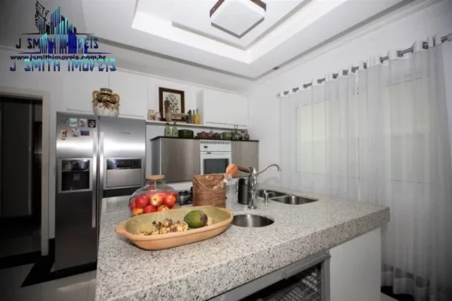 Imagem Belíssima casa em um dos melhores condomínios de alto padrão na Granja Viana!

 1 MILHÃO ABAIXO ...