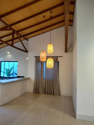 Imagem Casa alto padrão com 3 dormitórios sendo 1 suíte e garagem ampla em Balneário Camboriú