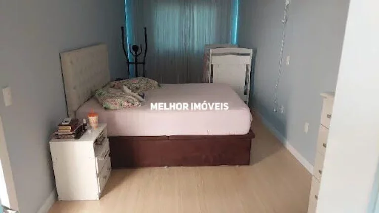 Imagem Casa Sobrado à Venda Semi Mobiliada com 02 Suítes Localizada no Centro de Balneário Camboriú - SC