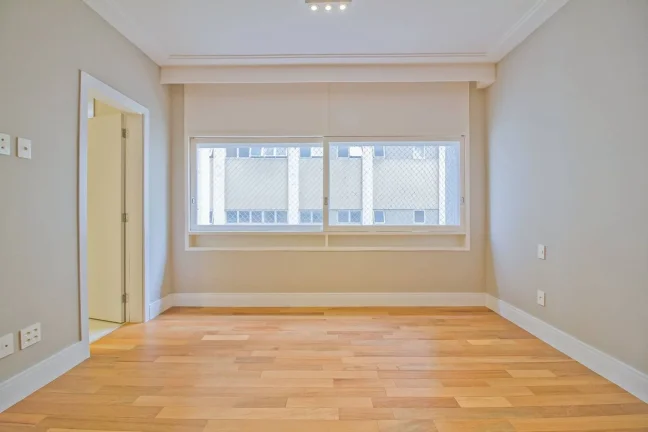 Imagem Apartamento 210M², 2Q, 1 Suíte, 2 Banheiros, 1 Vaga, Varanda, Academia, Salão de Festas, Playground, Jardim.