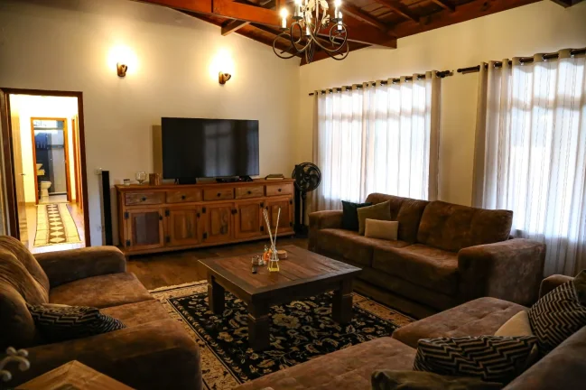 Imagem Permuta por Casa em Avaré/SP, Botucatu/SP ou Litoral/SP - Chacará em Terreno de 1.090 m² com 400 m² Construídos, Lazer Completo e Estrutura Impecável
