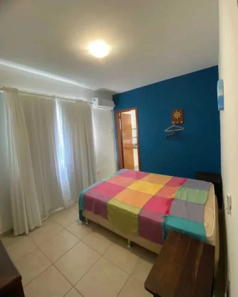 Imagem Casa com 4 dormitórios sendo 3 suítes e 4 vagas de garagem, a 200m do mar em Bombinhas/SC