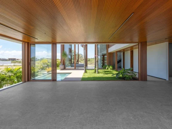 Imagem Casa em Condomínio à venda em Praia do Forte, Mata de São João - Churrasqueira, Piscina e Mobiliado