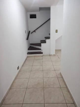 Imagem Sobrado Ótima Localização 125 m2 5 Dormitórios e 2 Vagas de Gargens