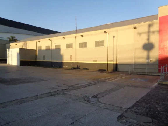 Imagem Barracão com 330m² de construção e 330m² de vagas localizado na Vila Rezende com banheiros e co...