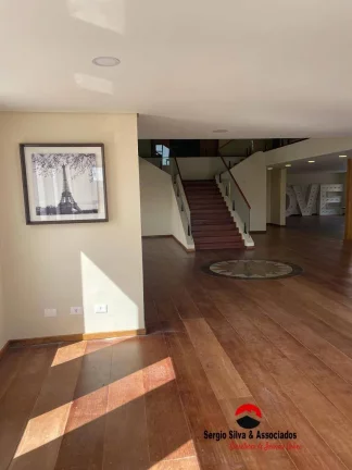 Imagem Casa Espetacular Para Venda em Condomínio Alto Padrão em Campos do Jordão.