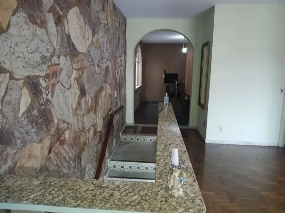 Imagem Casa à venda em Barbacena, Centro, com 3 quartos, 115m2