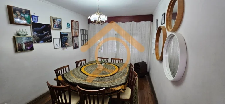 Imagem Casa de luxo em Interlagos: 4 quartos, 2 suítes, 3 salas, 5 banheiros, 6 vagas, 350m² de área - São Paulo-SP.